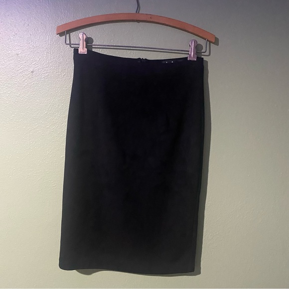 Lulus Dresses & Skirts - Lulu's Classic Black Back Slit and Zipper Pencil Skirt Women’s S